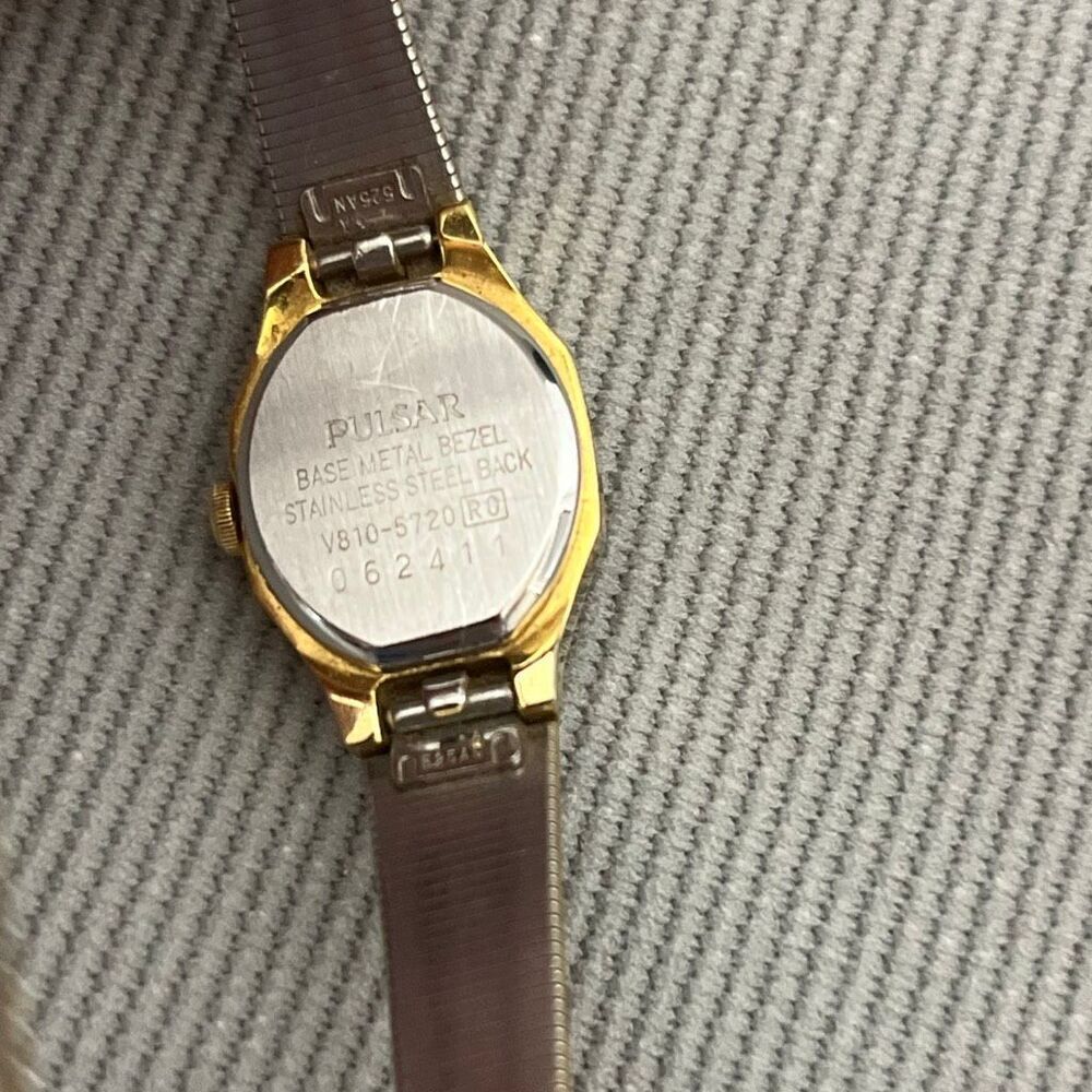 Pulsar Women's Gold Tone Quartz Base Metal Bezel Chain Wristwatch V810-5720 - Picture 7 of 8